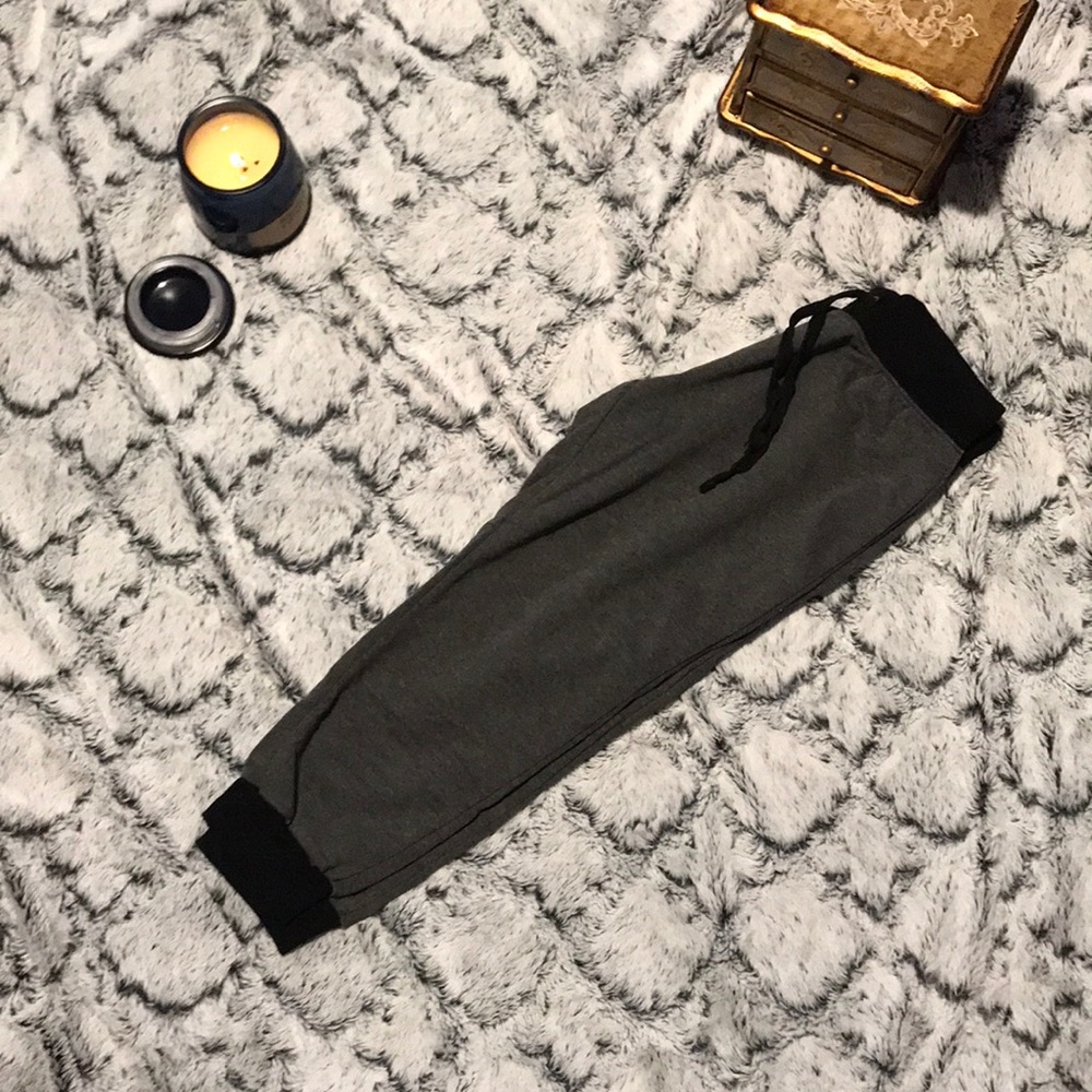 Cropped sweatpants
